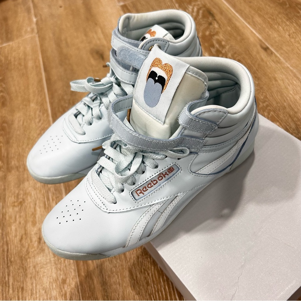 Cardi B reebok Women sneakers 7.5
40 yr anniversary edition